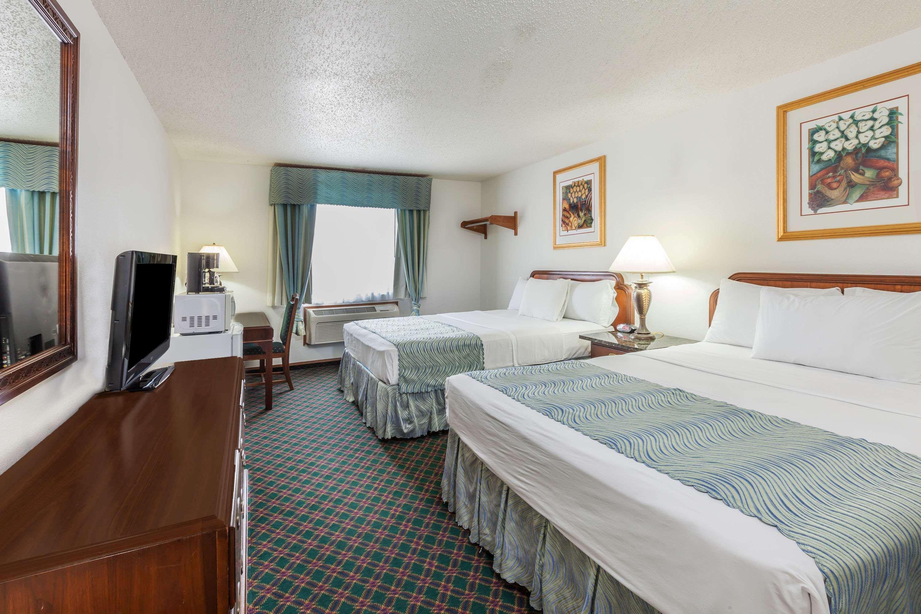 Super 8 By Wyndham Irving Dfw Airport/South Hotel Kültér fotó