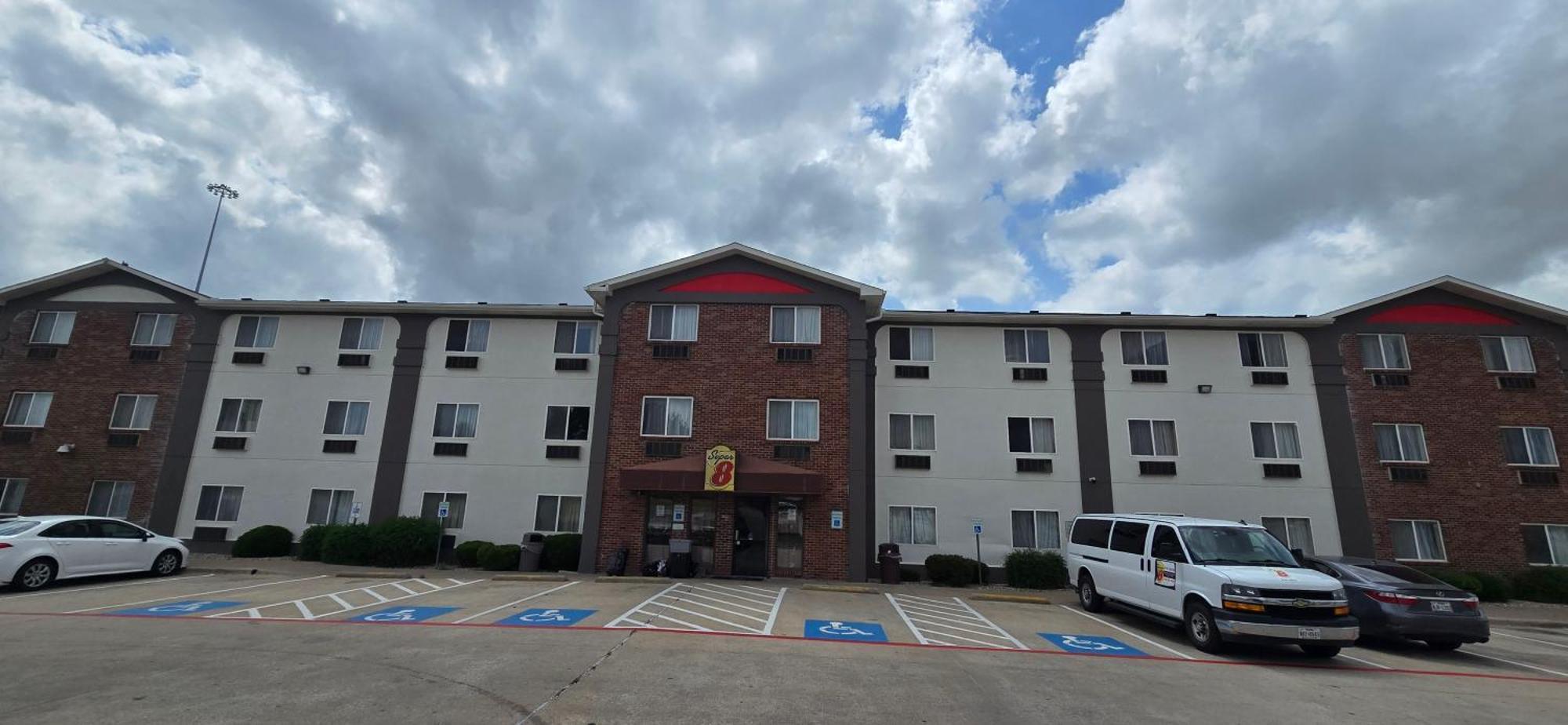Super 8 By Wyndham Irving Dfw Airport/South Hotel Kültér fotó